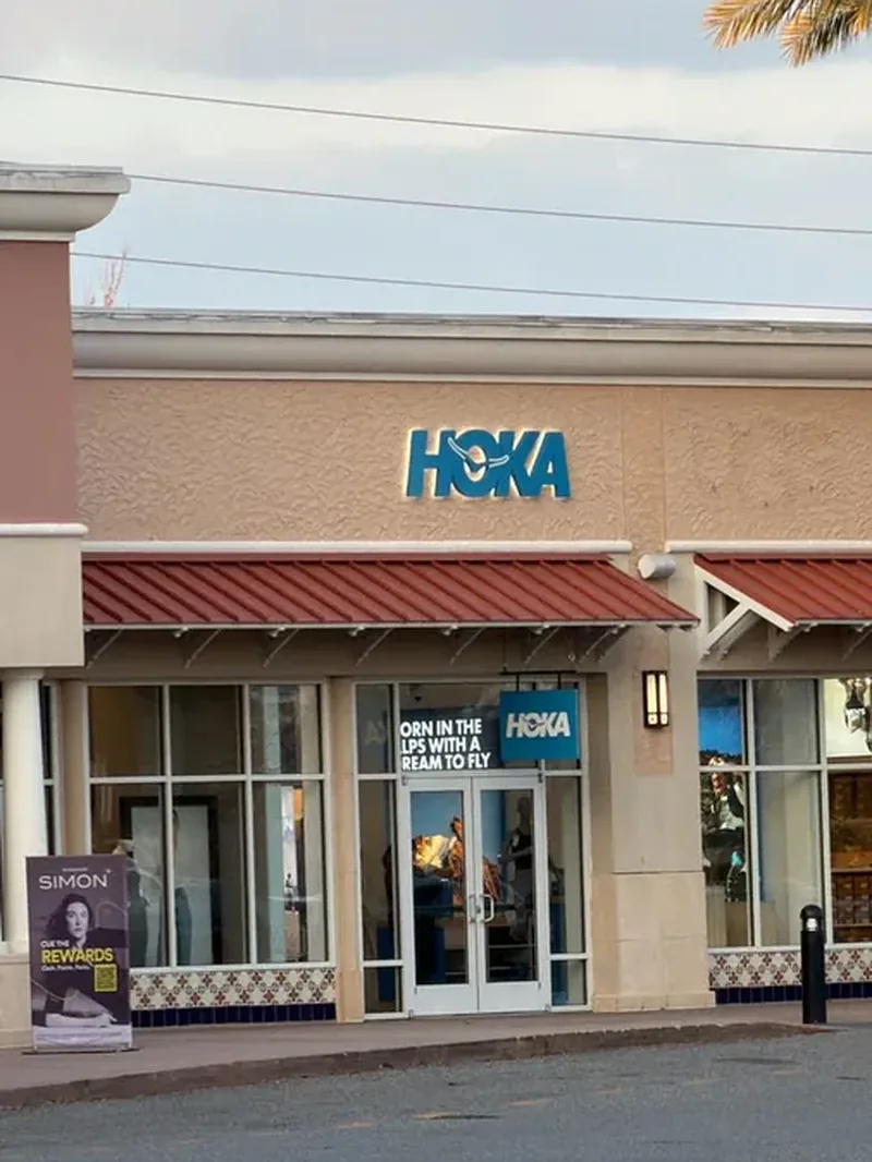 Tienda Hoka en un outlet de Orlando